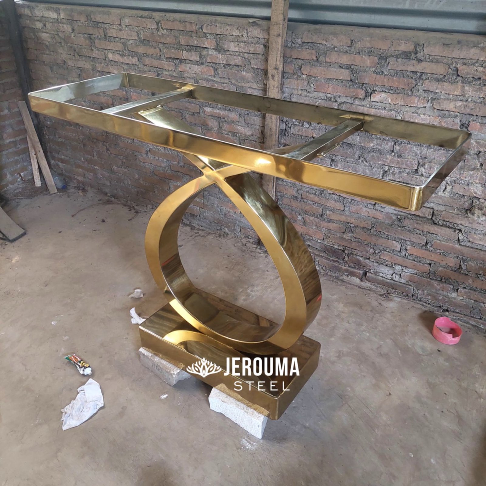 Quest display table stainless steel