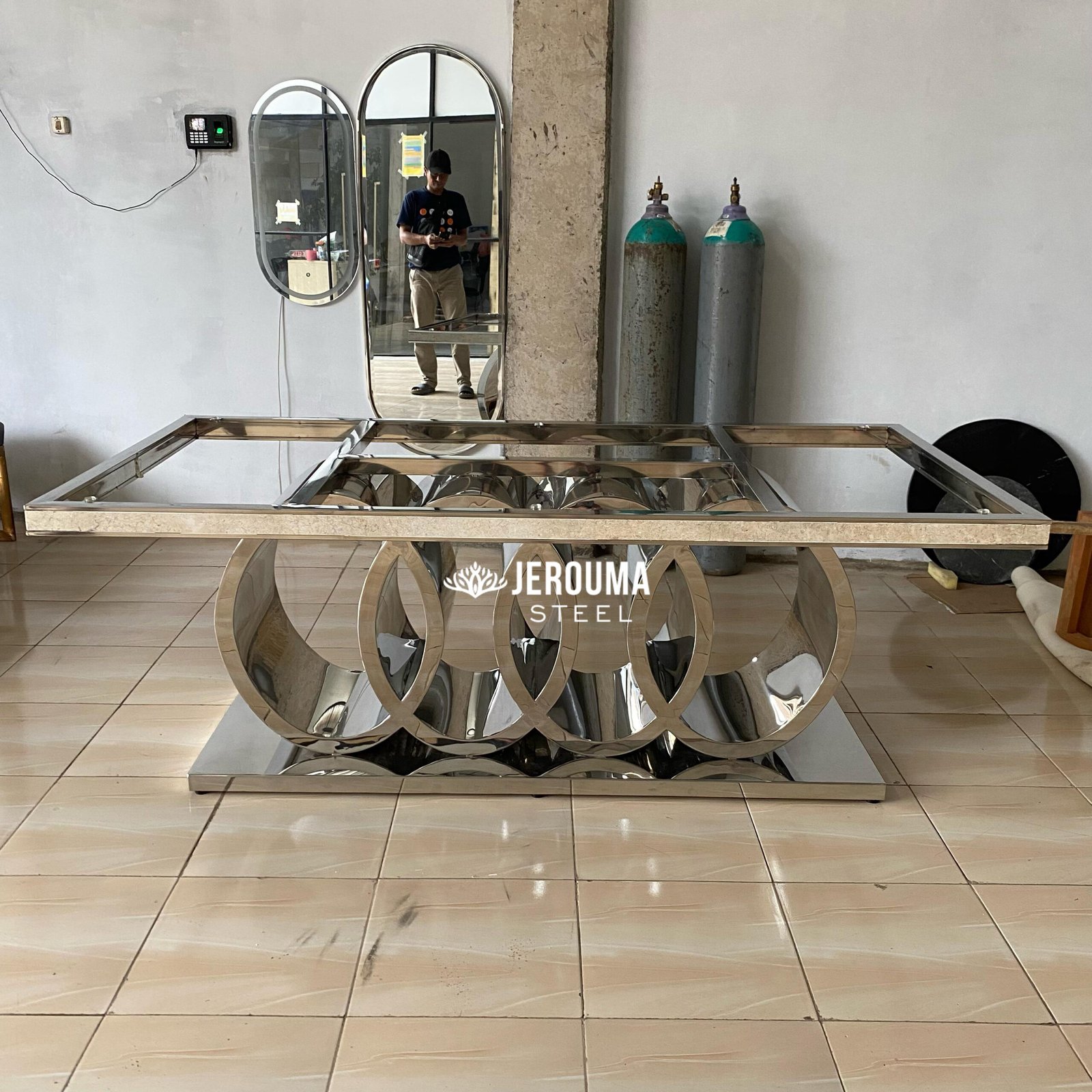 Audii Style Meja Makan Stainless Steel for Modern Living