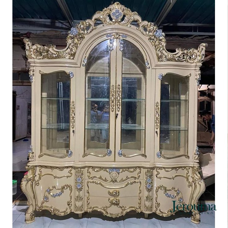Lemari Pajangan Mewah Klasik Eropa – Lemari Hias Ukir Duco Gold Jerouma Home Living