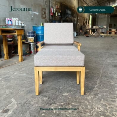 Kursi Lounge Kayu Custom dengan Ottoman – Minimalis & Elegan | Jerouma Living