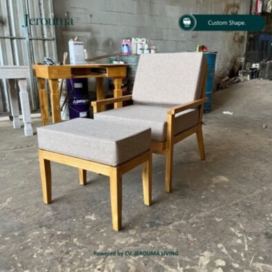 Kursi Lounge Kayu Custom dengan Ottoman – Minimalis & Elegan | Jerouma Living