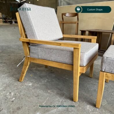 Kursi Lounge Kayu Custom dengan Ottoman – Minimalis & Elegan | Jerouma Living
