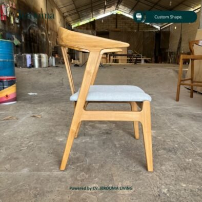 Kursi Makan Kayu Custom Minimalis dengan Dudukan Empuk | Jerouma Living