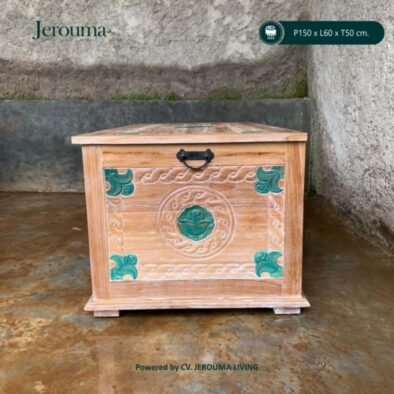 Peti Kayu Ukir Vintage 150 cm – Storage Box Kayu Dekoratif