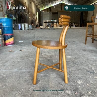 Kursi Kayu Minimalis Custom – Kursi Makan Kayu Solid dengan Sandaran Unik