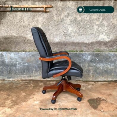 Kursi Kantor Direktur Kayu Custom – Executive Chair Kulit Elegan | Jerouma Living