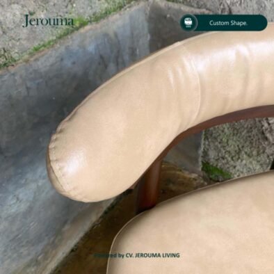 Kursi Makan Kayu Custom dengan Jok Kulit – Desain Modern Elegan | Jerouma Living