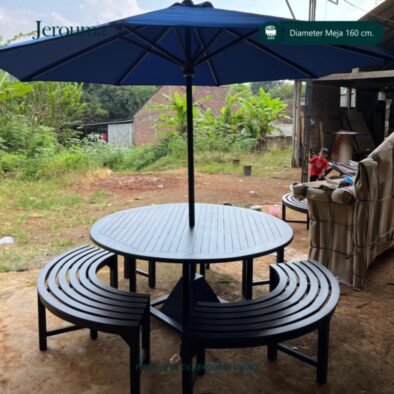 Set Meja Taman Kayu dengan Bangku Melingkar & Payung – Diameter 160 cm