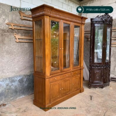 Lemari Hias Kayu Klasik 3 Pintu Kaca | Jerouma Living